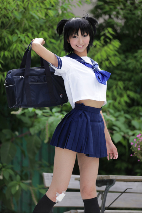 短裙日本学生妹鷹見水名月写真集第2张图片