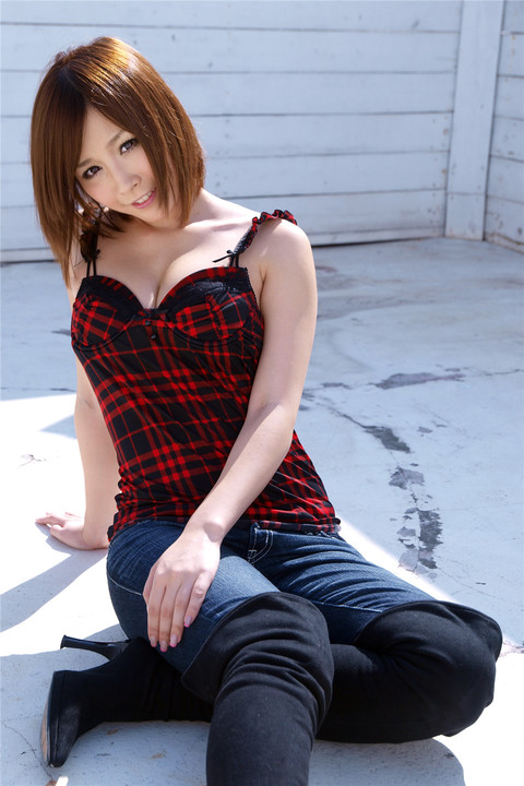 日本性感写真女优花木衣世比基尼摄影第3张图片