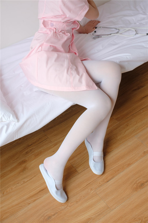 粉红色护士妹妹白丝袜诱惑私房写真第2张图片