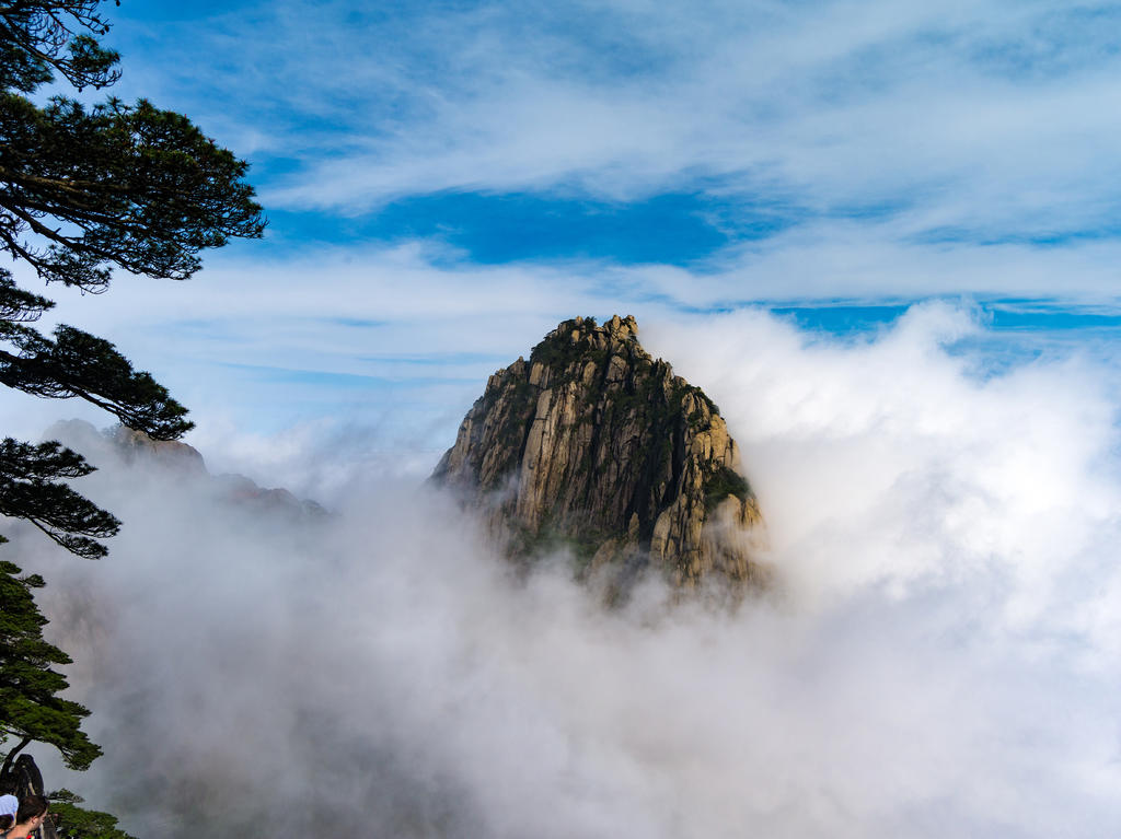 中华十大名山之一，云雾缭绕的黄山唯美风光摄影美图